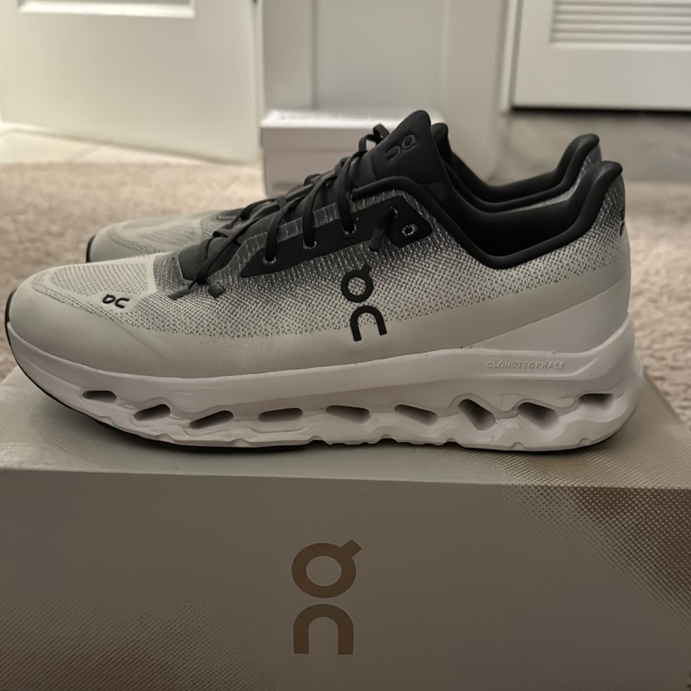 OnCloud Gray and Black Athletic Shoes with CloudTec Sole